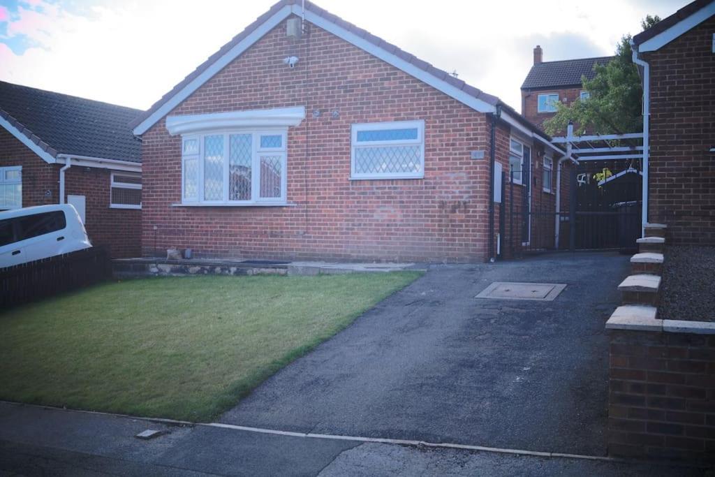 Luxurious Detached Bungalow Batley Exteriér fotografie