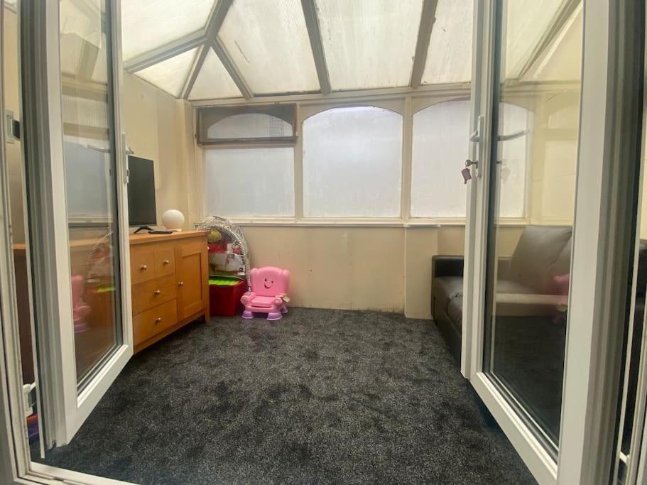 Luxurious Detached Bungalow Batley Exteriér fotografie