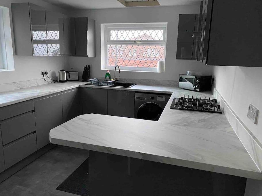 Luxurious Detached Bungalow Batley Exteriér fotografie