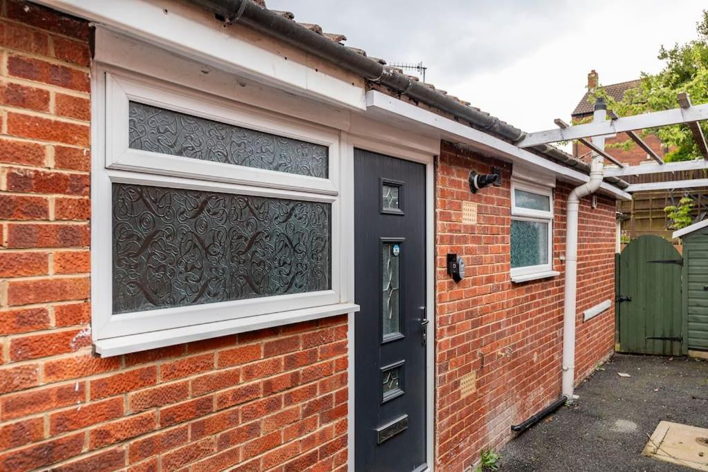 Luxurious Detached Bungalow Batley Exteriér fotografie